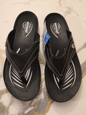AEROSOFT Black Flip-Flop Sandals with Contrast Stitching